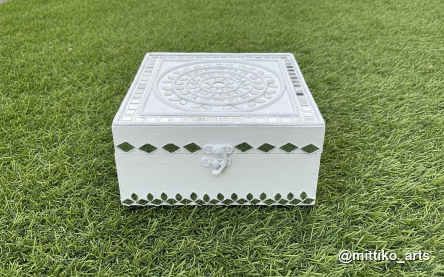 White Mosaic Mirror Jewellery Box – Mandala Lid