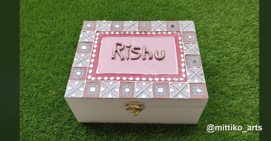Customised Name Jewellery Box – Cream with Pink Mirror Lid